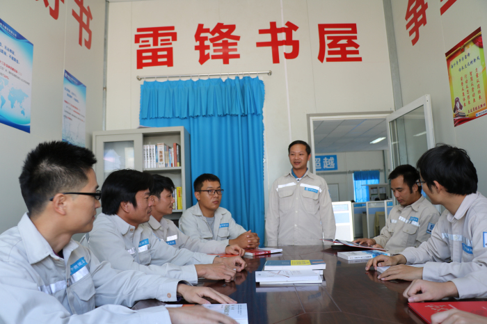 7.W66利来国际电力越南永新电厂雷锋讲堂越籍员工讲授日常越南语课程.jpg