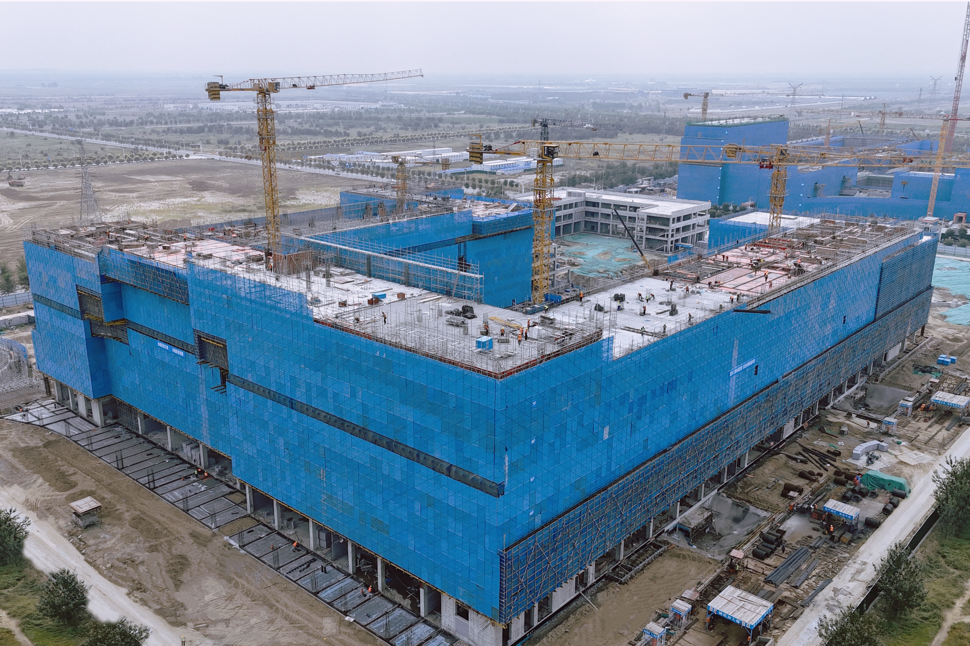 图四：国家盐碱地综合利用技术创新中心建设项目封顶实景图.jpg